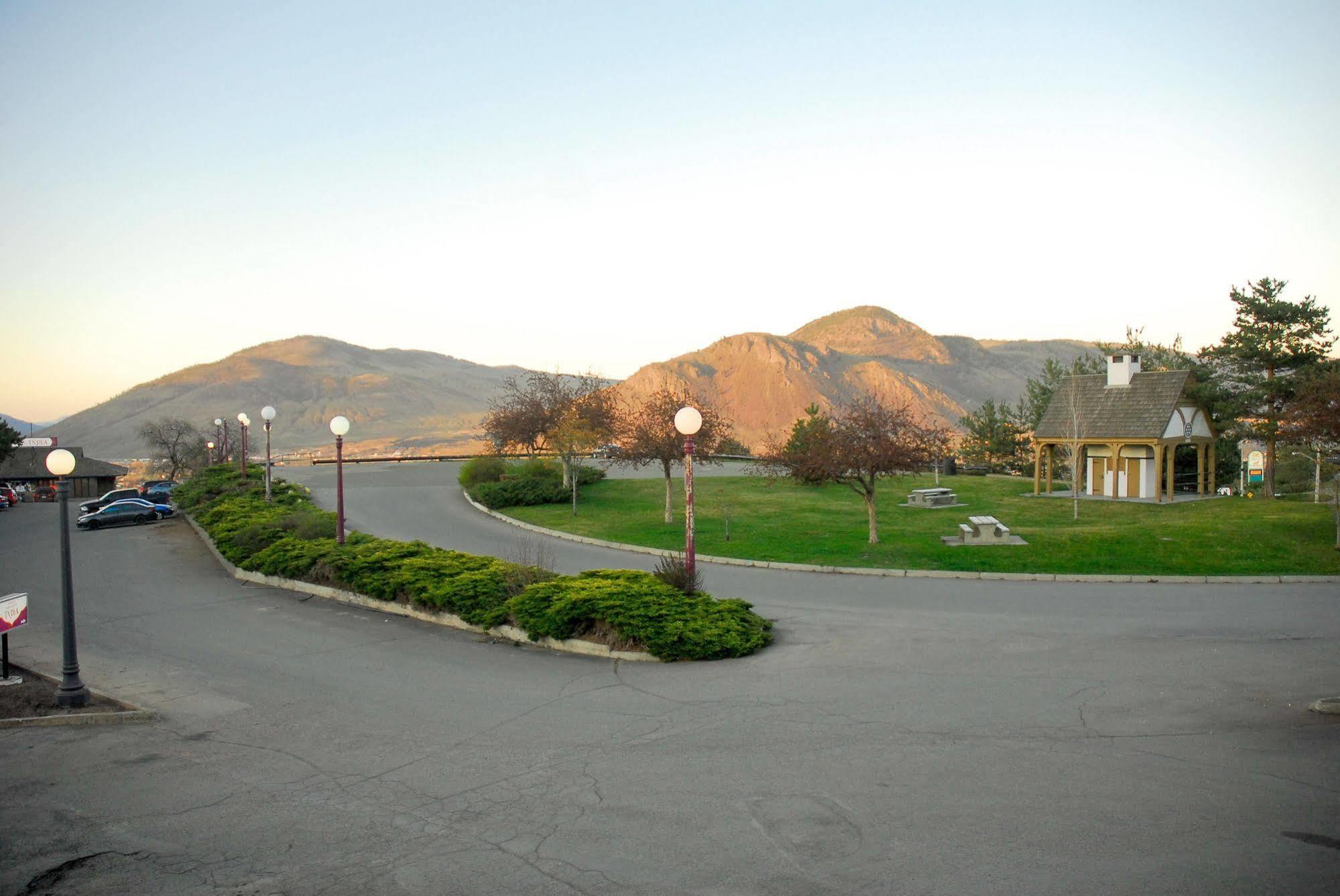 The Vista Inn Kamloops Bagian luar foto